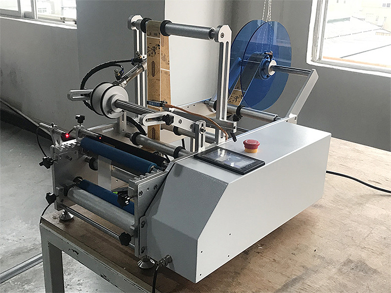  Semi-Automatic Round Bottle Sticker Labeling Machine Cosmetic Beverage Bottle Small Labeling Machine