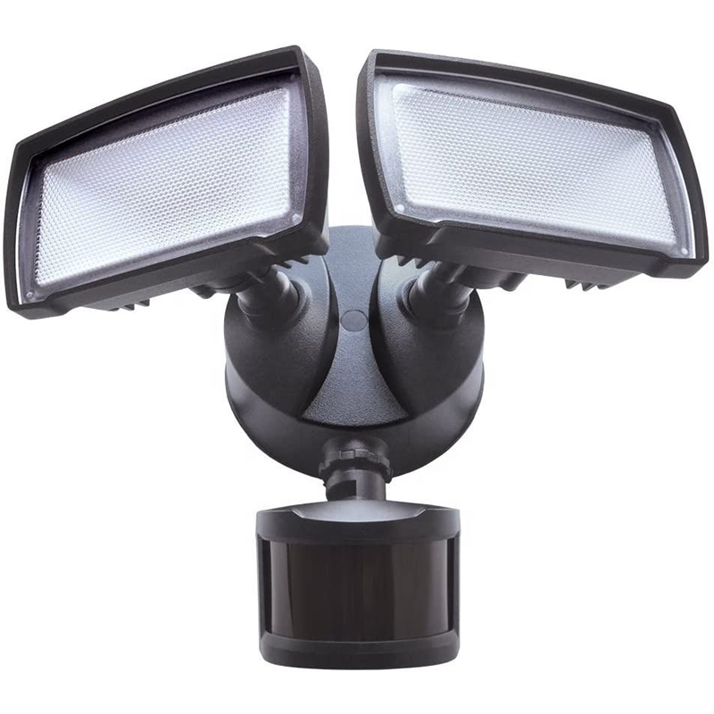 Questa illuminazione esterna fornisce un'illuminazione precisa, direzionale e ad alta intensità