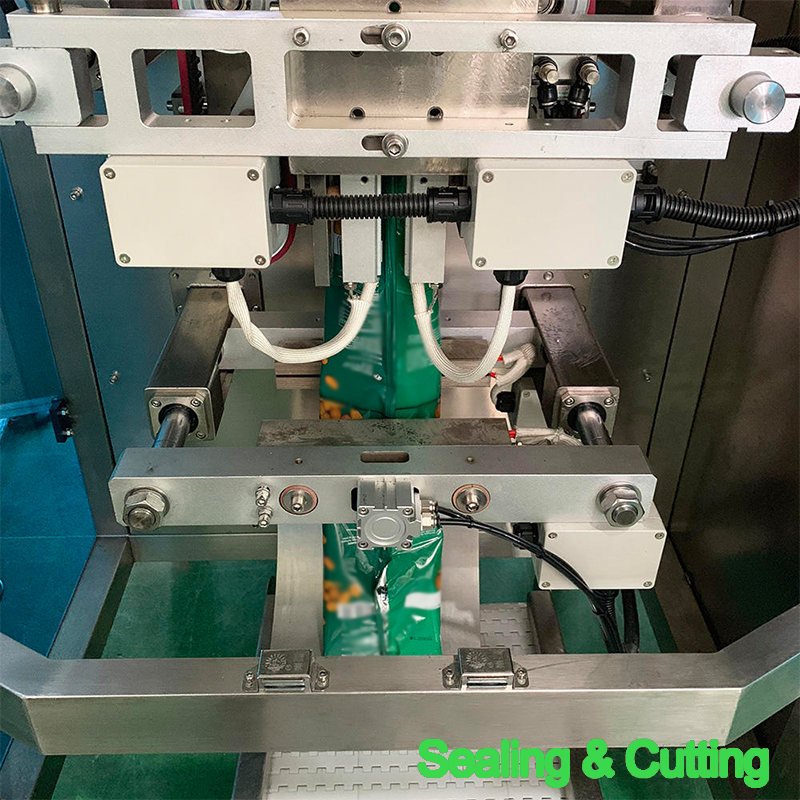 The main body of the automatic powder packaging machine is made of stainless steel.