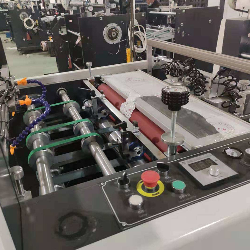 Industrial Fully Auto_Laminating Machine_001 (2)