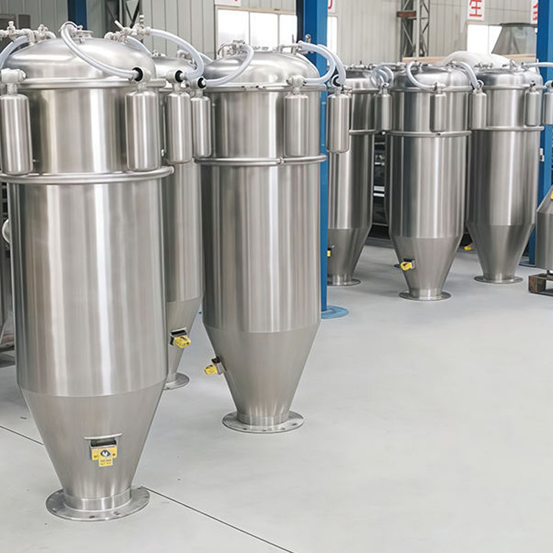 Dust free pneumatic conveyor for powder handling application