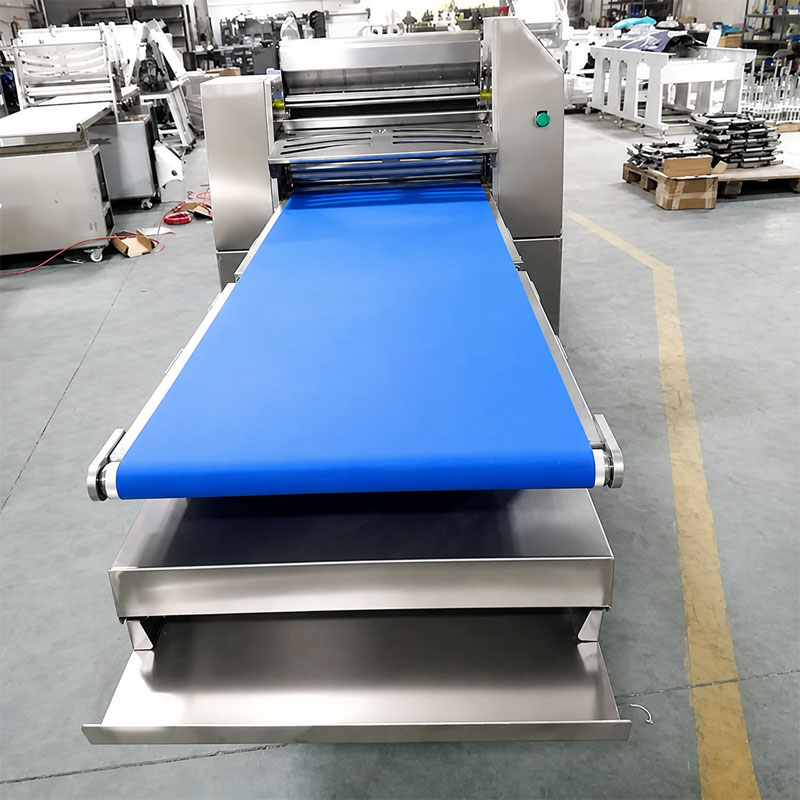 industrial dough sheeting machine with conveyor system