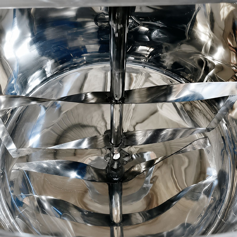 Jacketed cream heating and mixing tank for dairy production