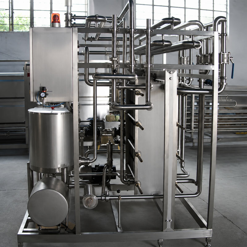 Industrial dairy plate pasteurizer with efficient heating and cooling