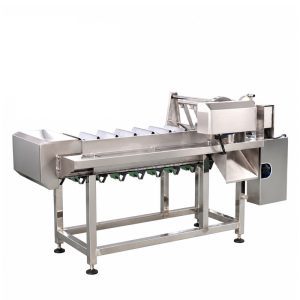 Automatic fish head cutter with adjustable cutting length
