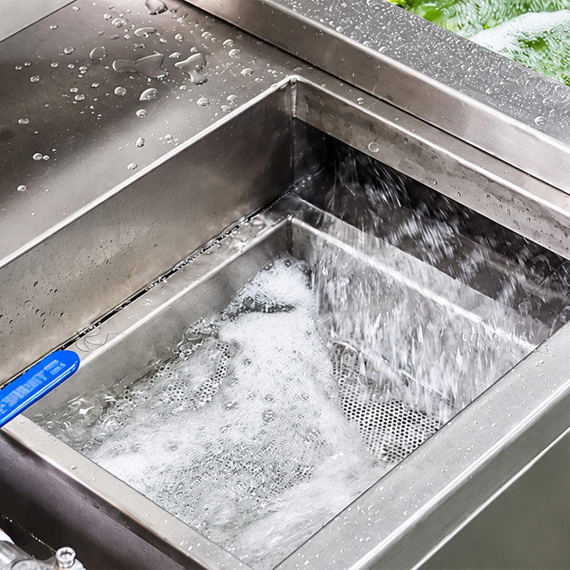 Stainless steel washing tank with bubbling water for vegetable cleaning Stainless steel washing tank with bubbling water for vegetable cleaning