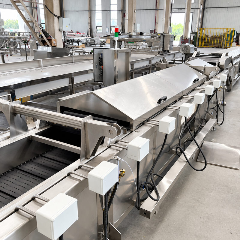 Industrial continuous frying machine installed in a food processing workshop Industrial continuous frying machine installed in a food processing workshop