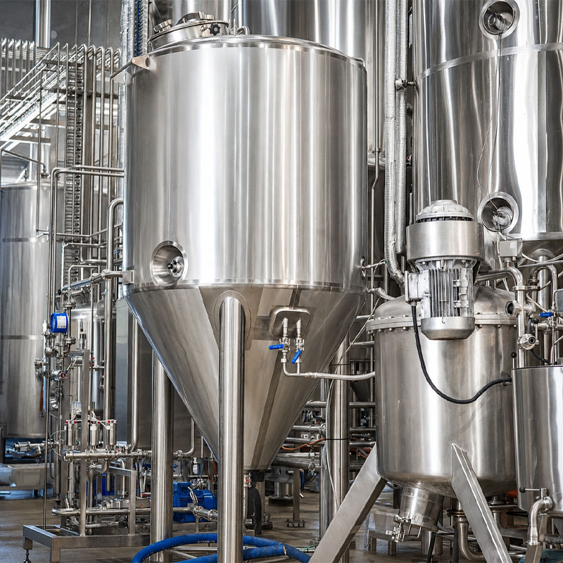 Compact yeast pressure vessel with sanitary fittings for brewing