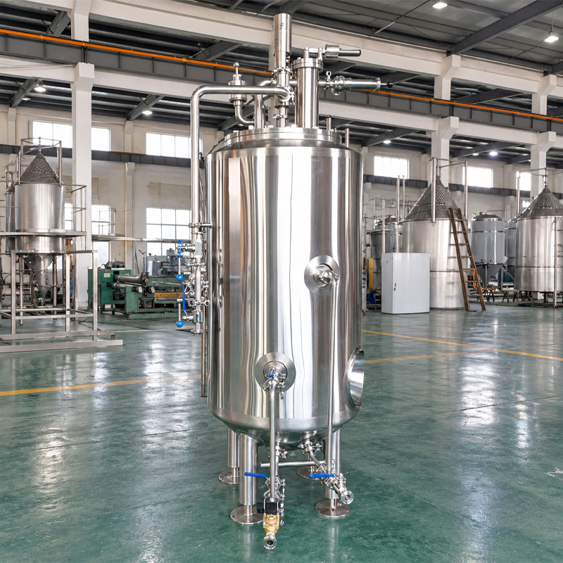 Industrial yeast storage vessel for fermentation process preparation